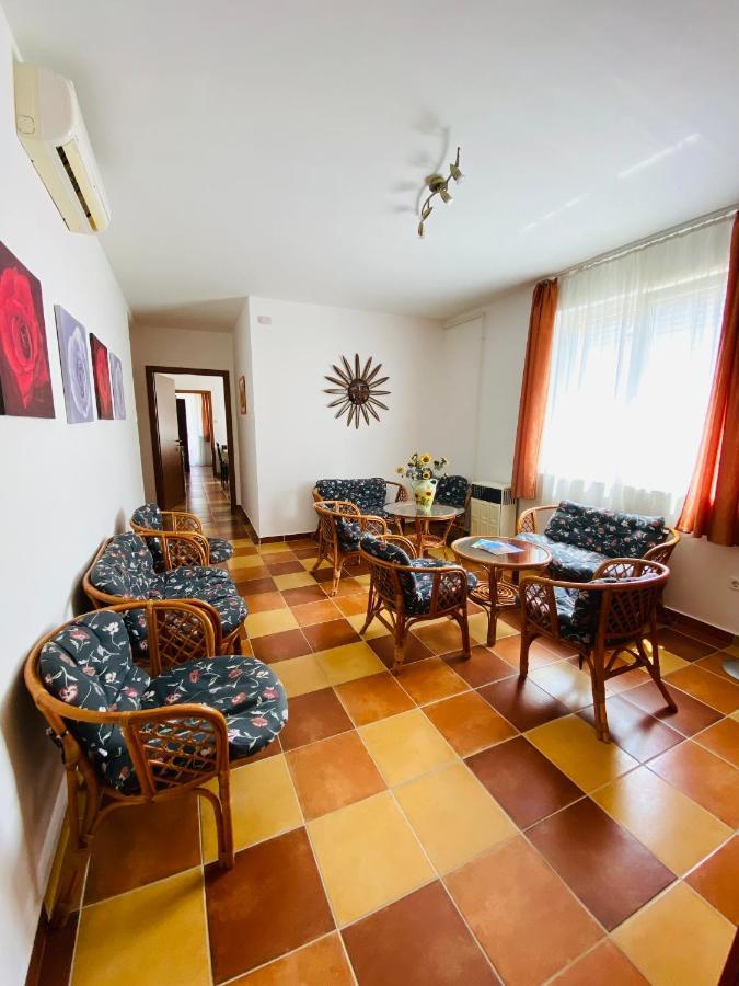 Gabi Lux Apartman Apartment Hajduszoboszlo Luaran gambar